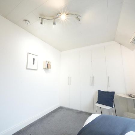 Airport Comfy Stay Harmondsworth Buitenkant foto