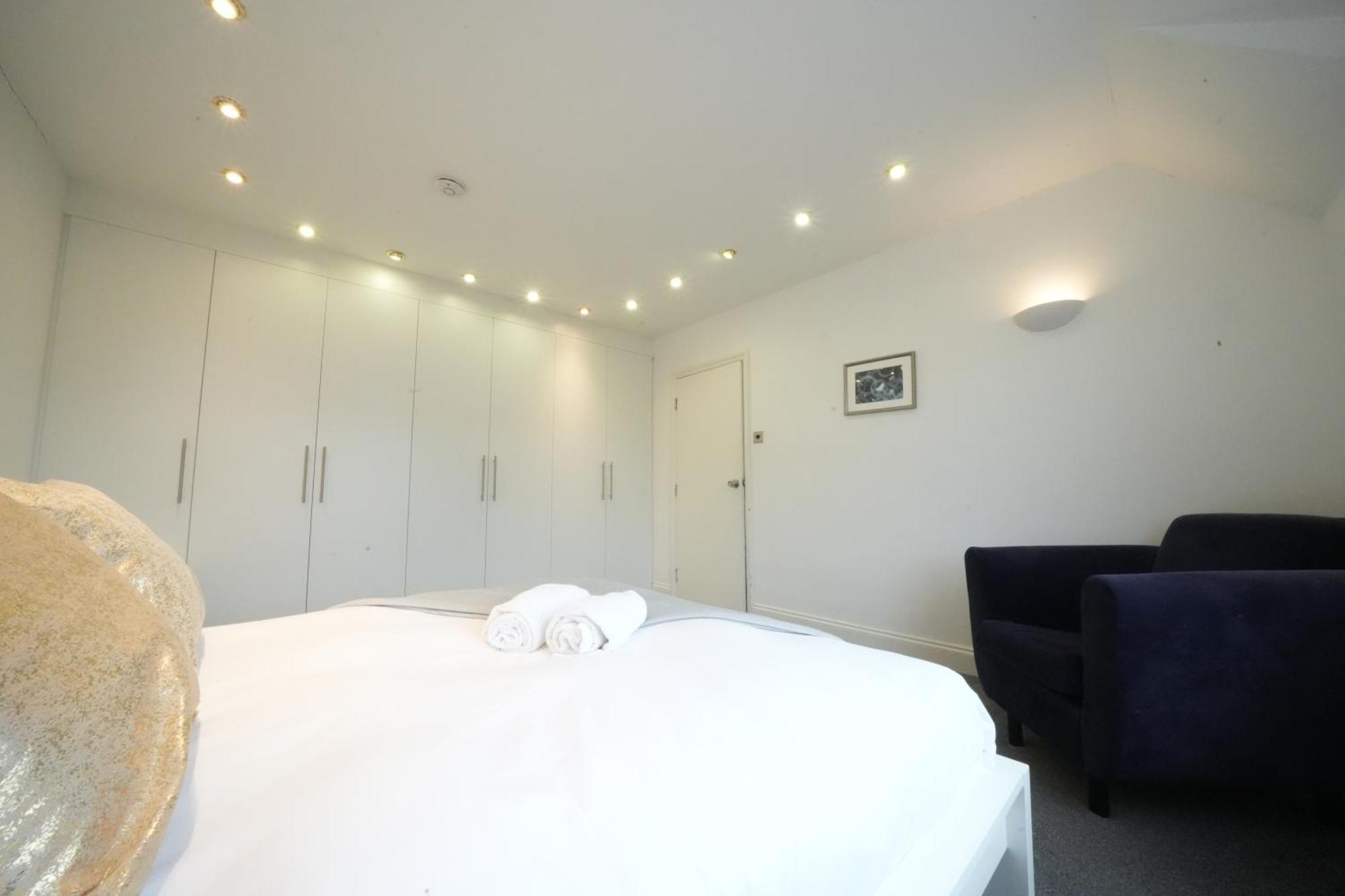 Airport Comfy Stay Harmondsworth Buitenkant foto